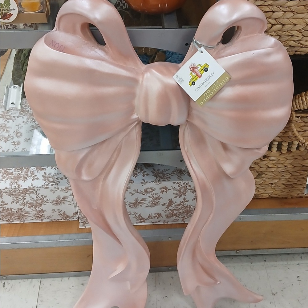 Viral Elegant Pink Bow Wall Accent
